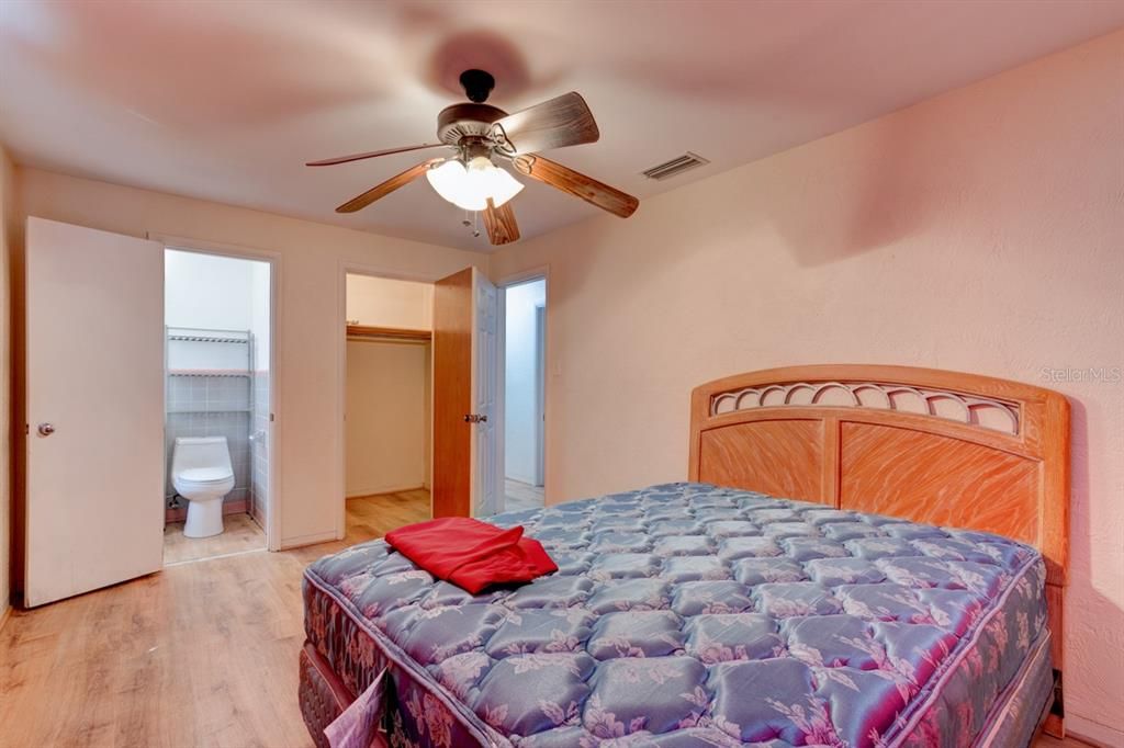 Activo con contrato: $199,900 (3 camas, 2 baños, 1524 Pies cuadrados)