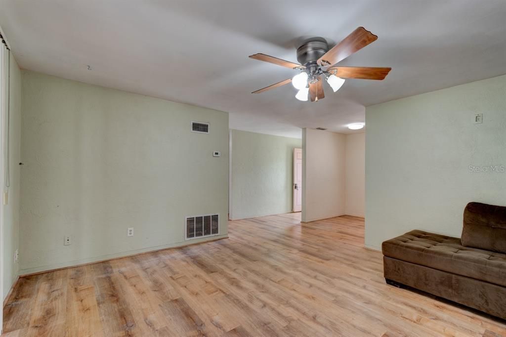 Activo con contrato: $199,900 (3 camas, 2 baños, 1524 Pies cuadrados)