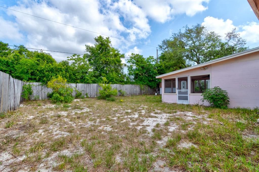 Activo con contrato: $199,900 (3 camas, 2 baños, 1524 Pies cuadrados)