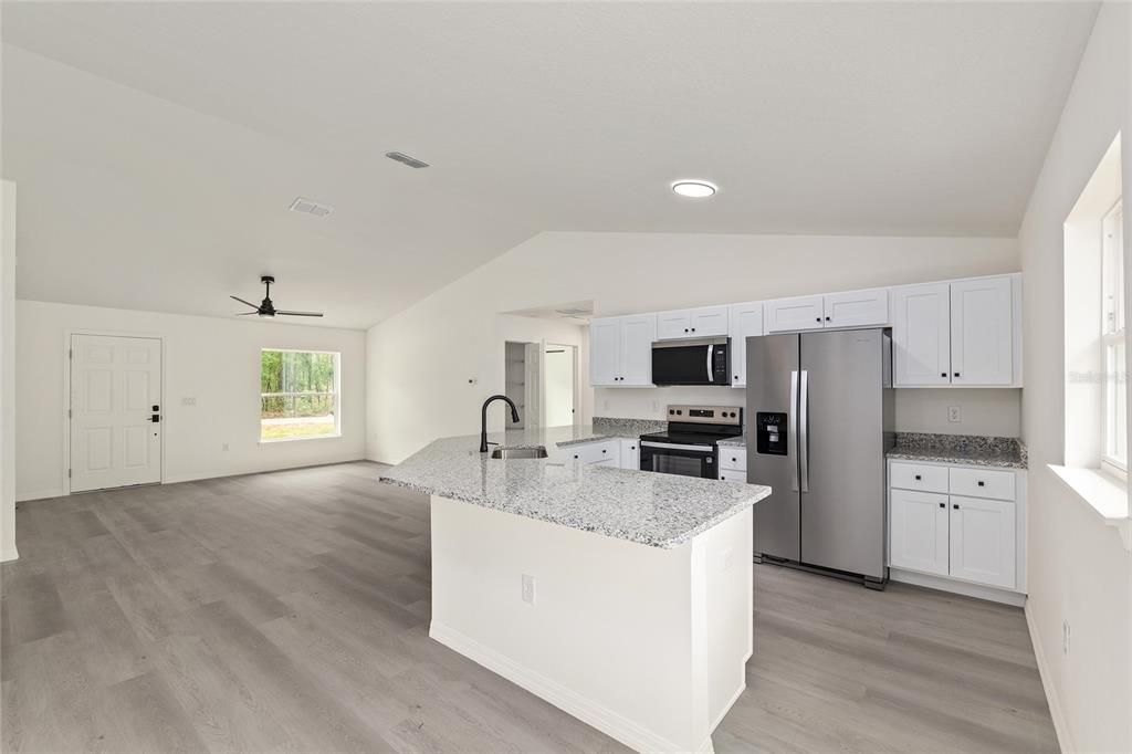 Active With Contract: $229,900 (3 beds, 2 baths, 1394 Square Feet)