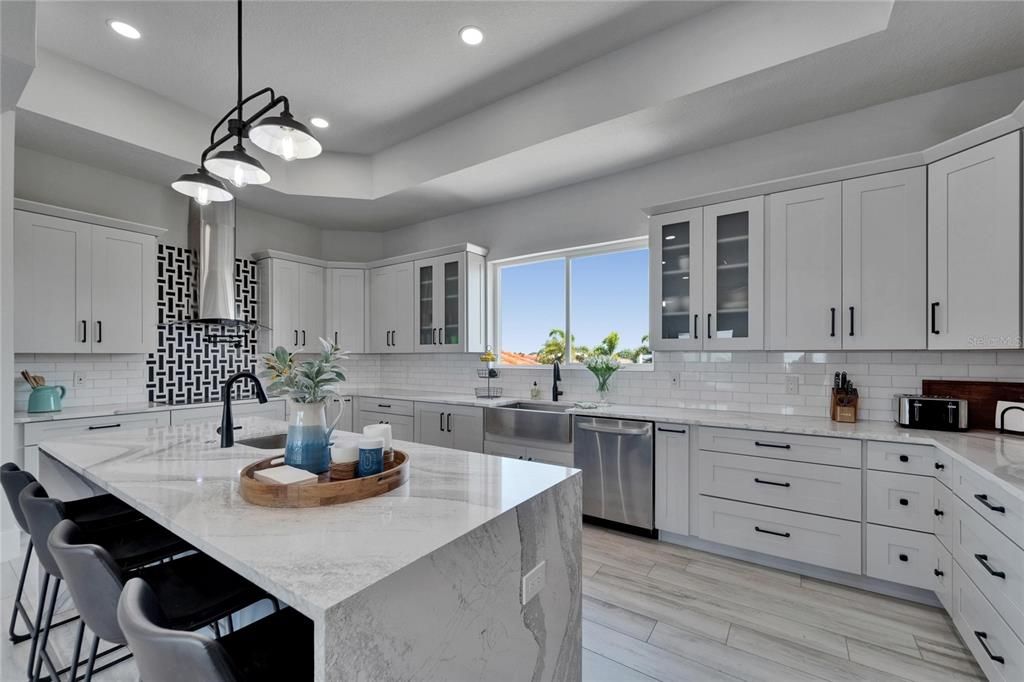 待售: $1,849,000 (4 贝兹, 5 浴室, 4704 平方英尺)