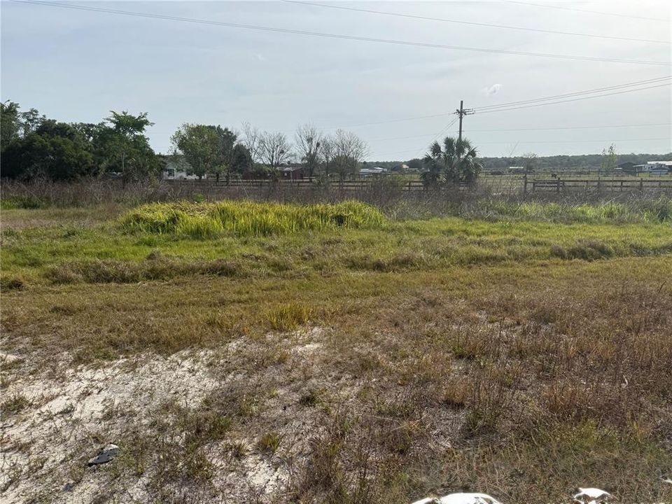 待售: $340,000 (3.32 acres)