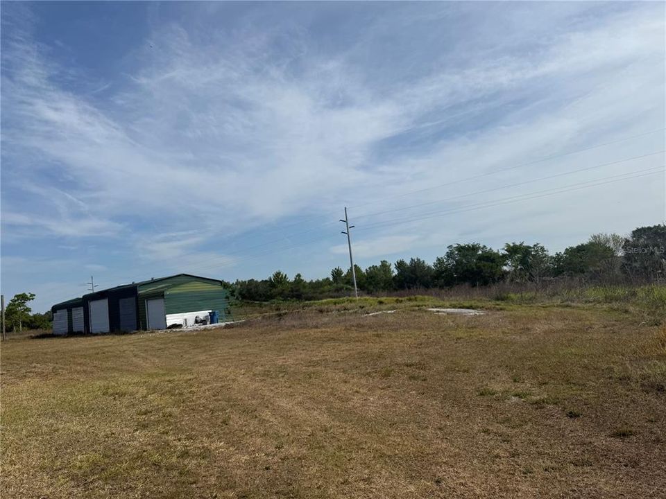 待售: $340,000 (3.32 acres)