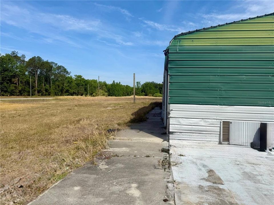 待售: $340,000 (3.32 acres)