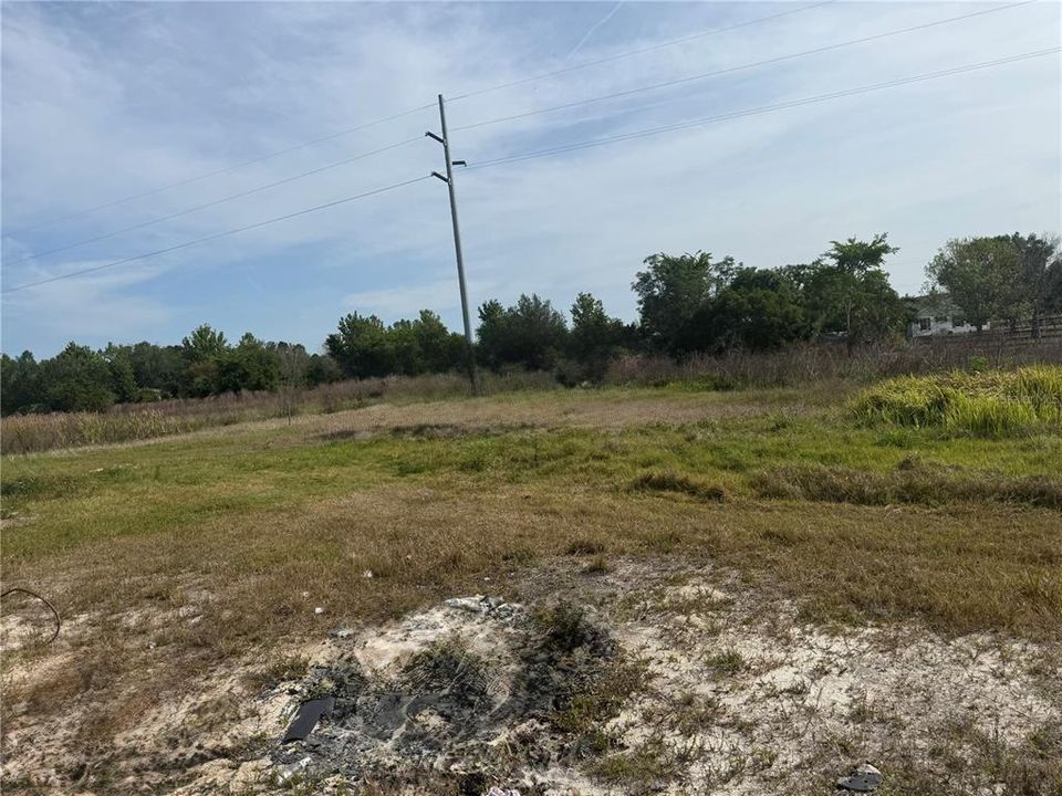 待售: $340,000 (3.32 acres)