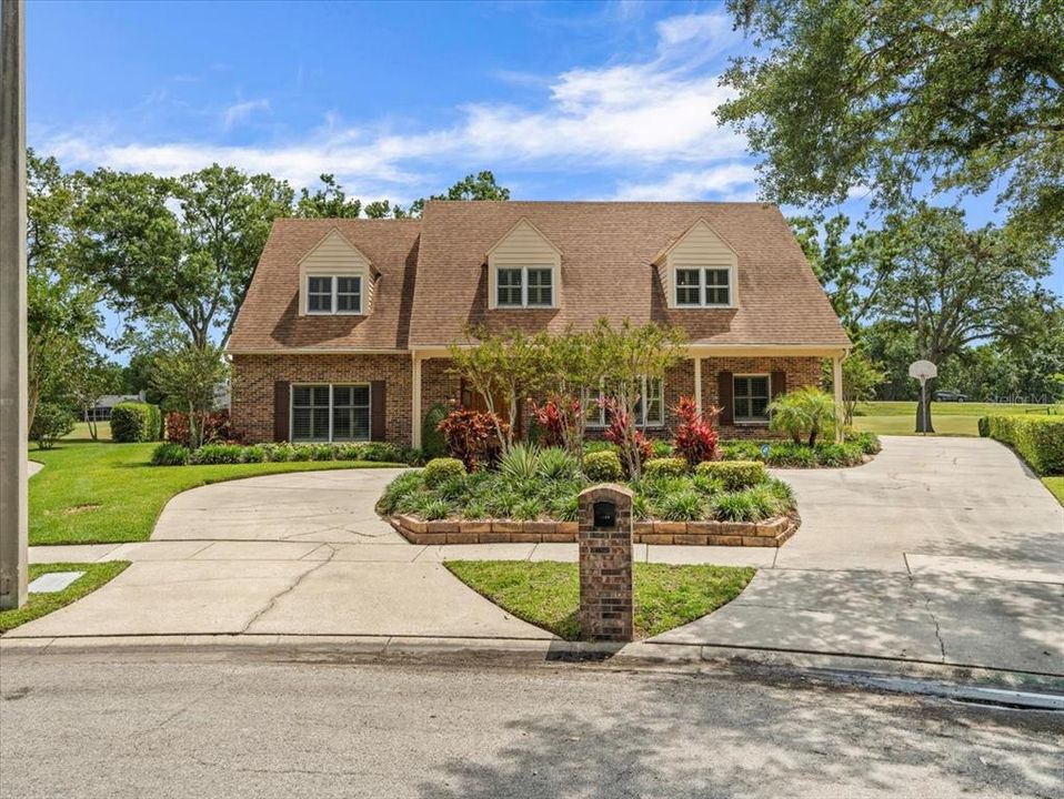 Recently Sold: $895,000 (6 beds, 4 baths, 3850 Square Feet)