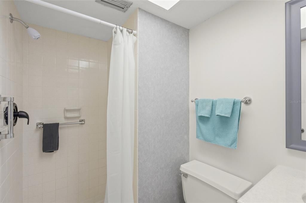 For Rent: $1,350 (2 beds, 2 baths, 828 Square Feet)