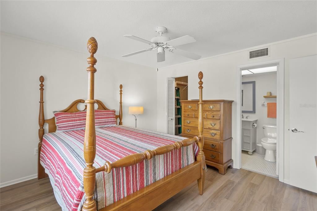 For Rent: $1,350 (2 beds, 2 baths, 828 Square Feet)