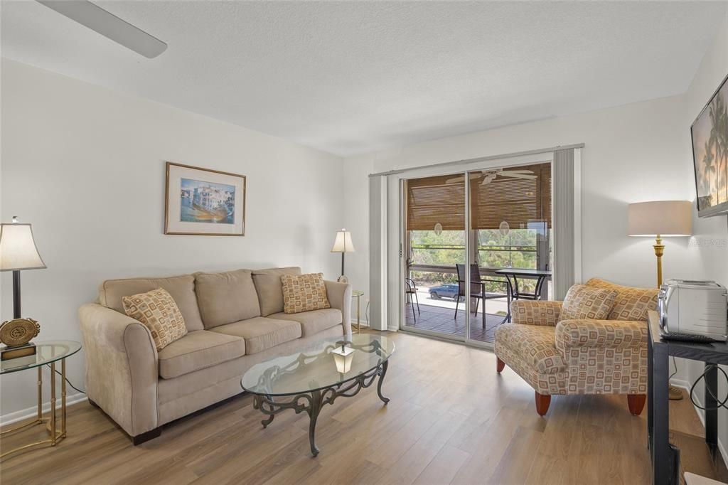 For Rent: $1,350 (2 beds, 2 baths, 828 Square Feet)