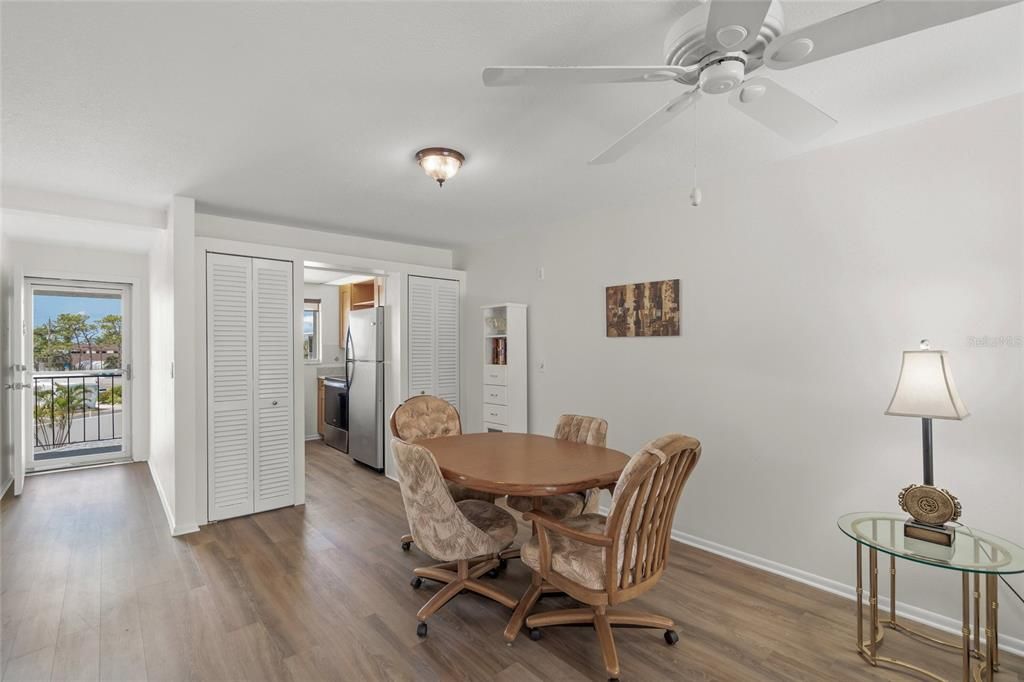 For Rent: $1,350 (2 beds, 2 baths, 828 Square Feet)