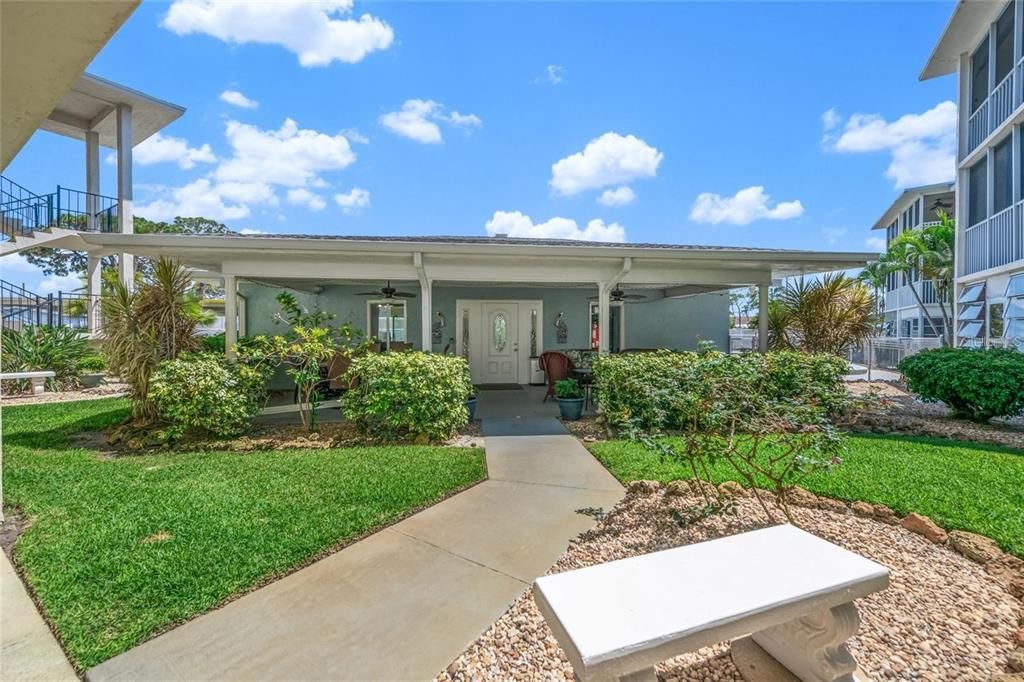 For Rent: $1,350 (2 beds, 2 baths, 828 Square Feet)
