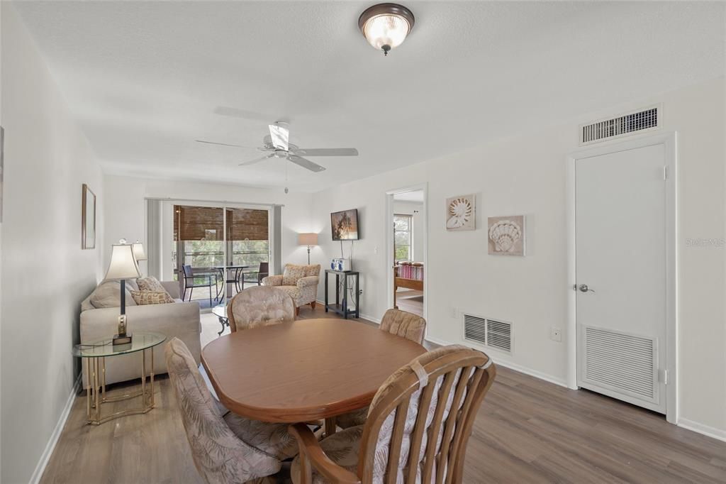 For Rent: $1,350 (2 beds, 2 baths, 828 Square Feet)