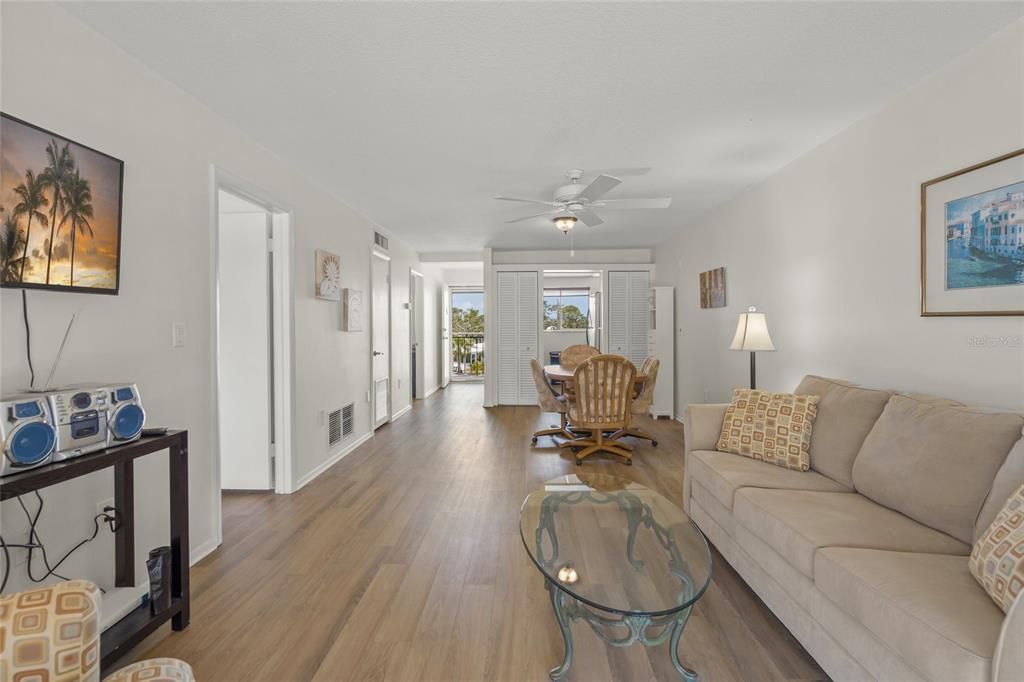For Rent: $1,350 (2 beds, 2 baths, 828 Square Feet)