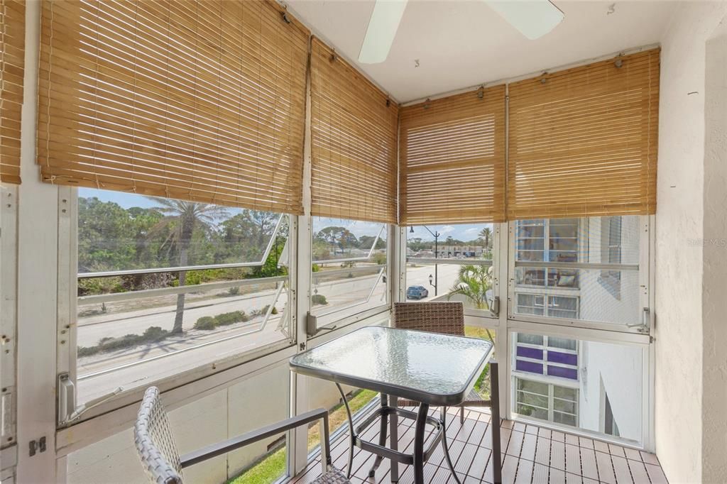 For Rent: $1,350 (2 beds, 2 baths, 828 Square Feet)