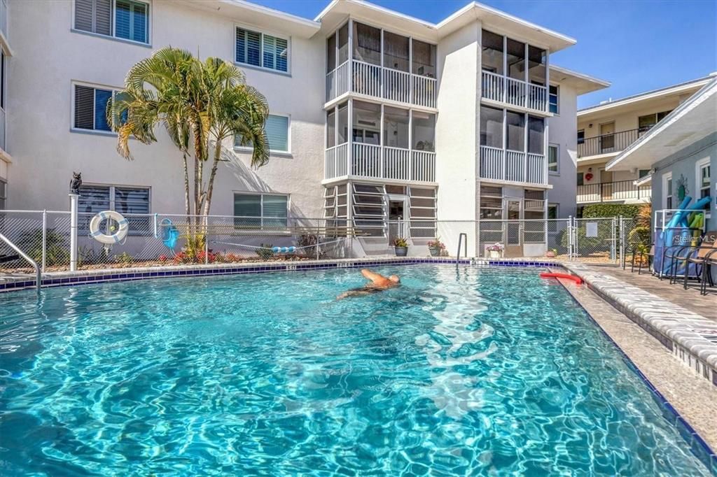 For Rent: $1,350 (2 beds, 2 baths, 828 Square Feet)