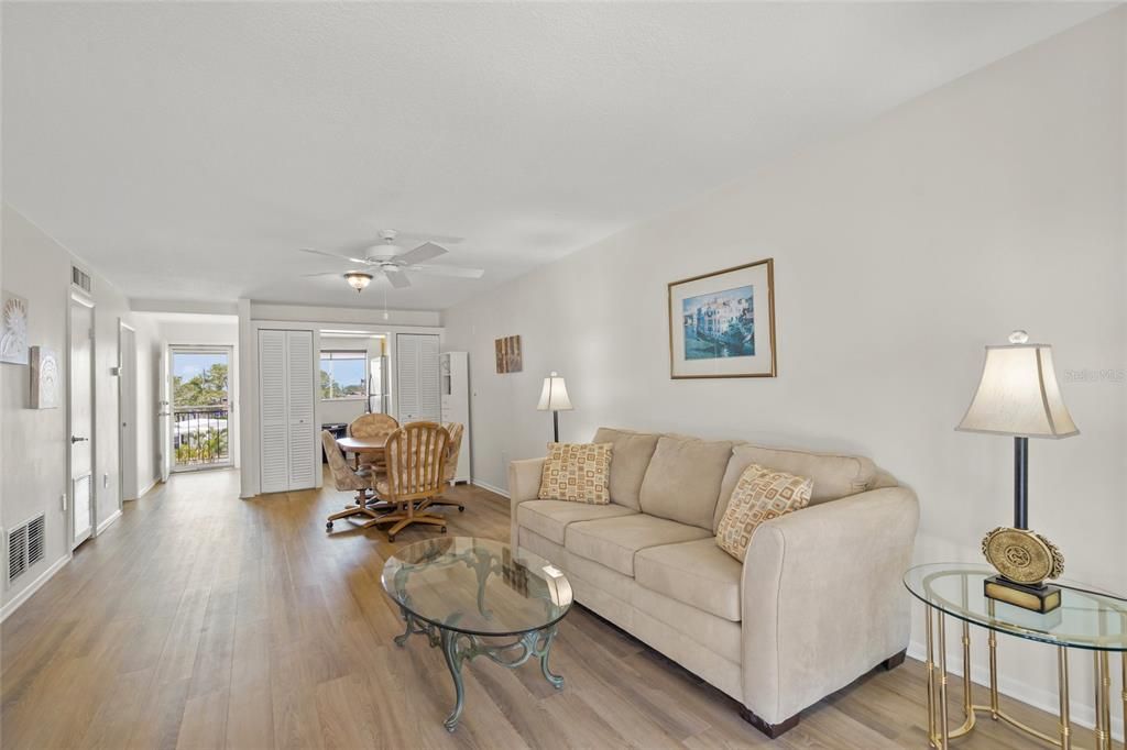 For Rent: $1,350 (2 beds, 2 baths, 828 Square Feet)
