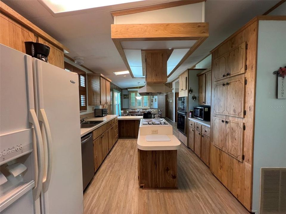 待售: $199,000 (2 贝兹, 2 浴室, 1560 平方英尺)