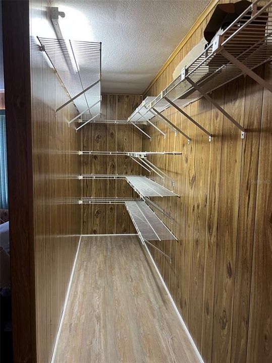 待售: $199,000 (2 贝兹, 2 浴室, 1560 平方英尺)