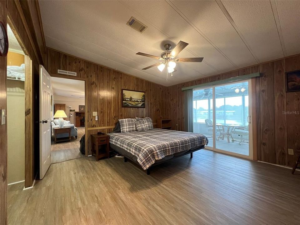 待售: $199,000 (2 贝兹, 2 浴室, 1560 平方英尺)