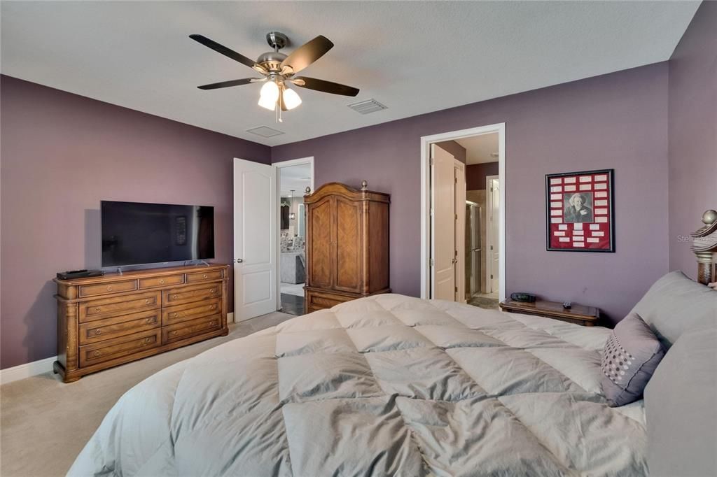 Activo con contrato: $550,000 (4 camas, 3 baños, 3091 Pies cuadrados)