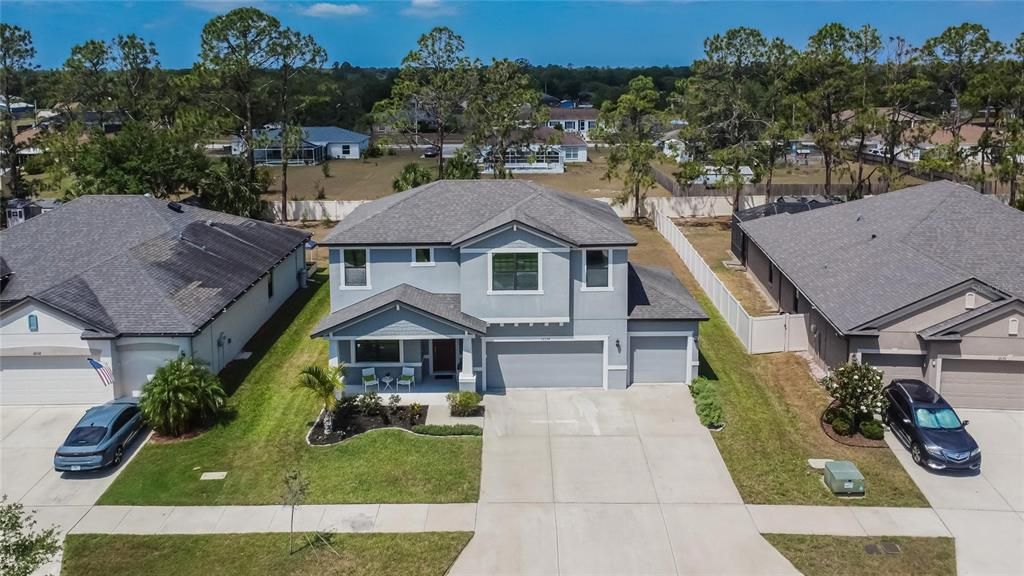 Activo con contrato: $550,000 (4 camas, 3 baños, 3091 Pies cuadrados)