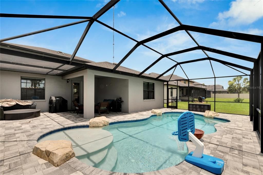 Activo con contrato: $550,000 (4 camas, 3 baños, 3091 Pies cuadrados)