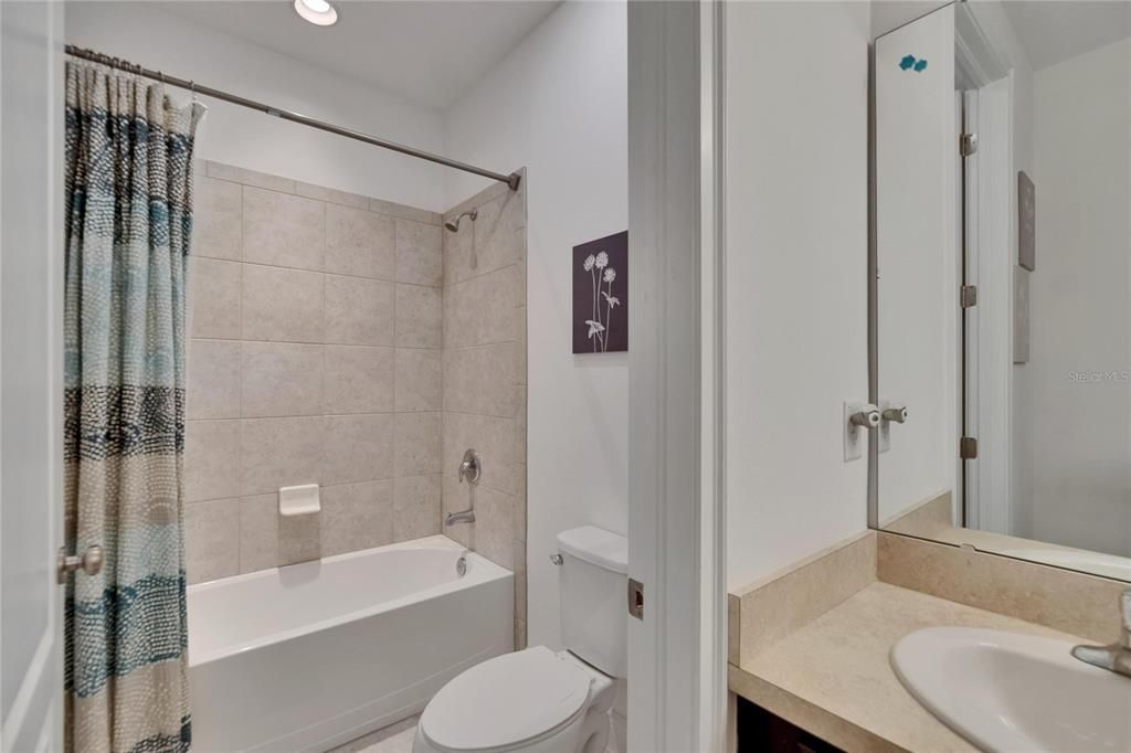 Activo con contrato: $550,000 (4 camas, 3 baños, 3091 Pies cuadrados)