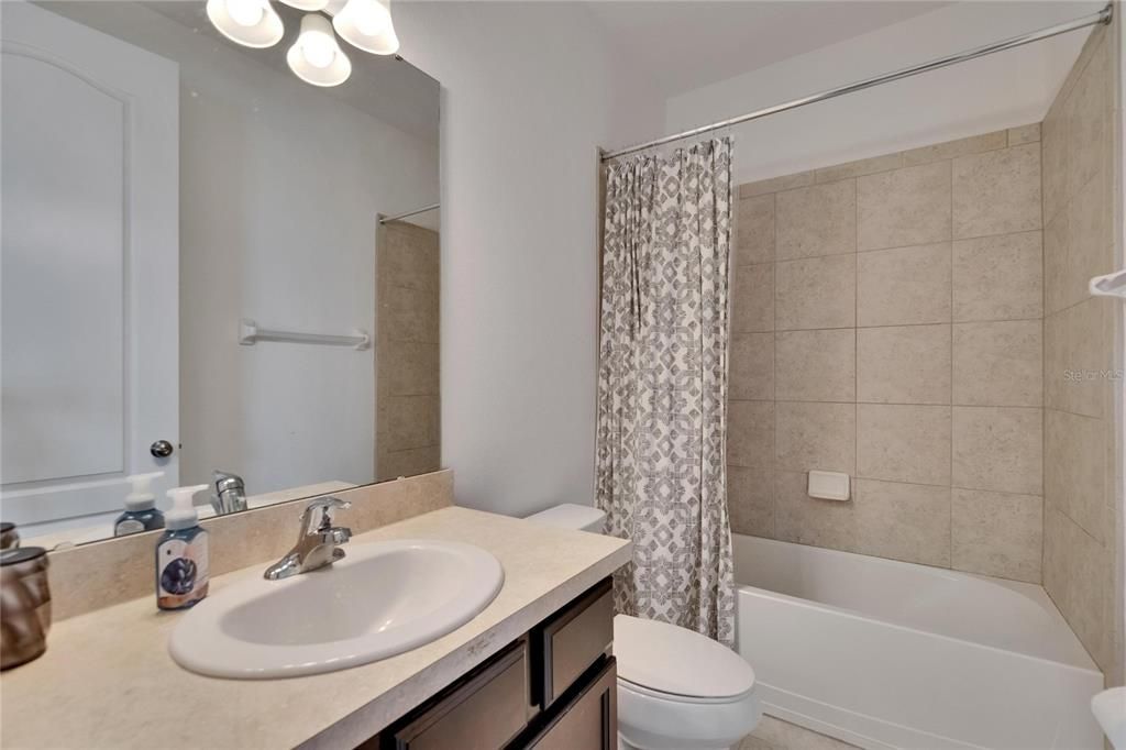 Activo con contrato: $550,000 (4 camas, 3 baños, 3091 Pies cuadrados)