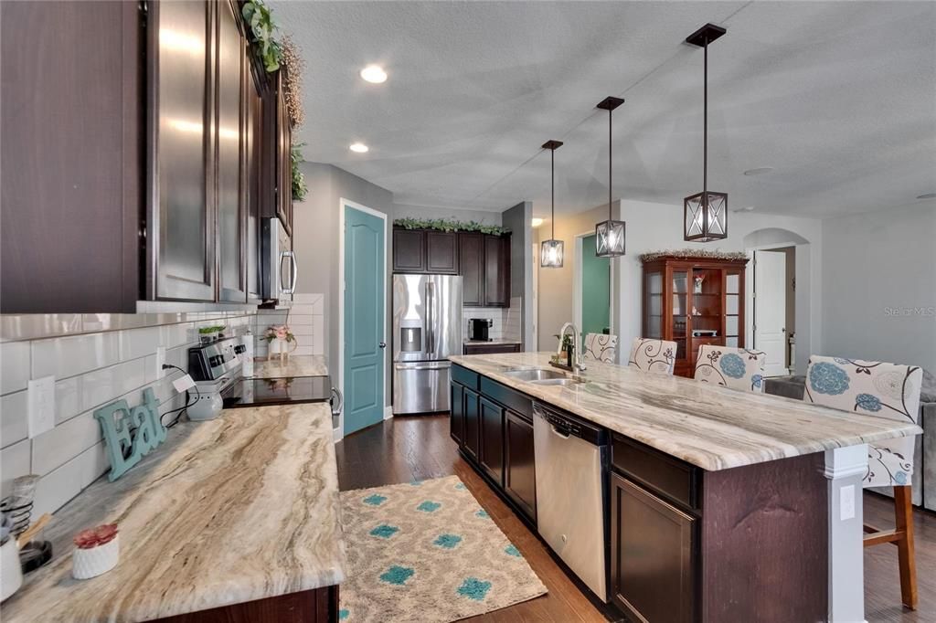 Activo con contrato: $550,000 (4 camas, 3 baños, 3091 Pies cuadrados)