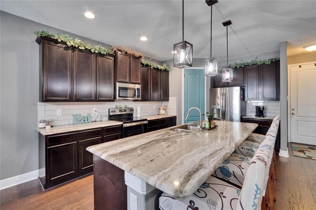 Activo con contrato: $550,000 (4 camas, 3 baños, 3091 Pies cuadrados)