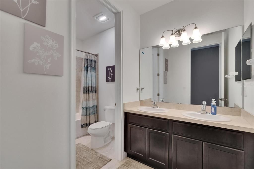 Activo con contrato: $550,000 (4 camas, 3 baños, 3091 Pies cuadrados)