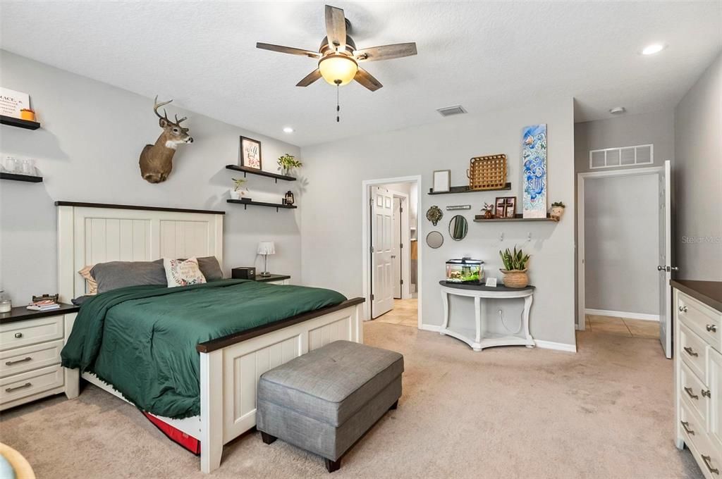 For Sale: $549,000 (3 beds, 2 baths, 1838 Square Feet)