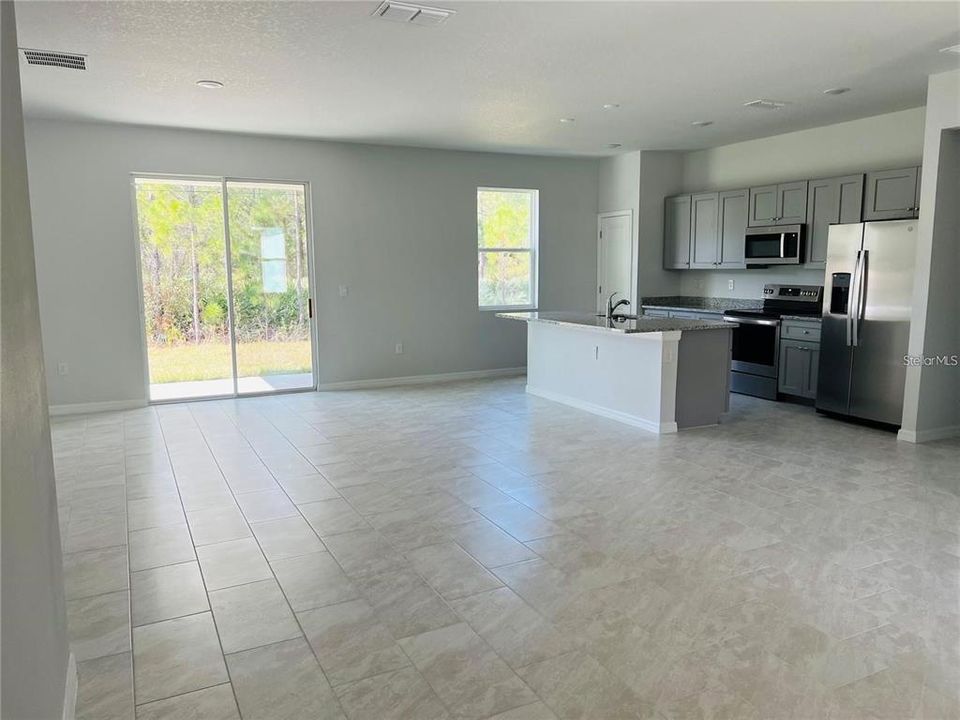 For Rent: $2,000 (3 beds, 2 baths, 1510 Square Feet)