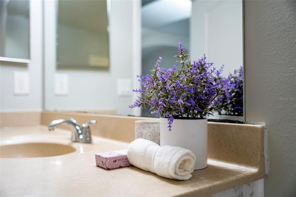 合同活跃: $248,000 (2 贝兹, 2 浴室, 1174 平方英尺)