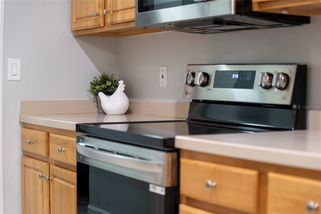 合同活跃: $248,000 (2 贝兹, 2 浴室, 1174 平方英尺)