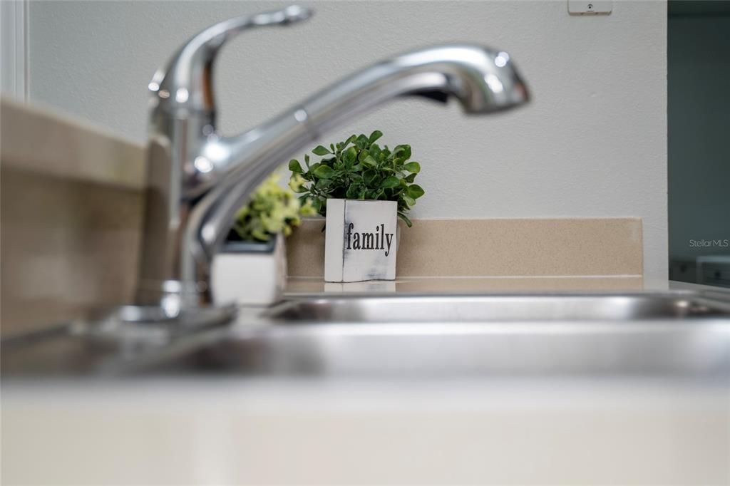 合同活跃: $248,000 (2 贝兹, 2 浴室, 1174 平方英尺)