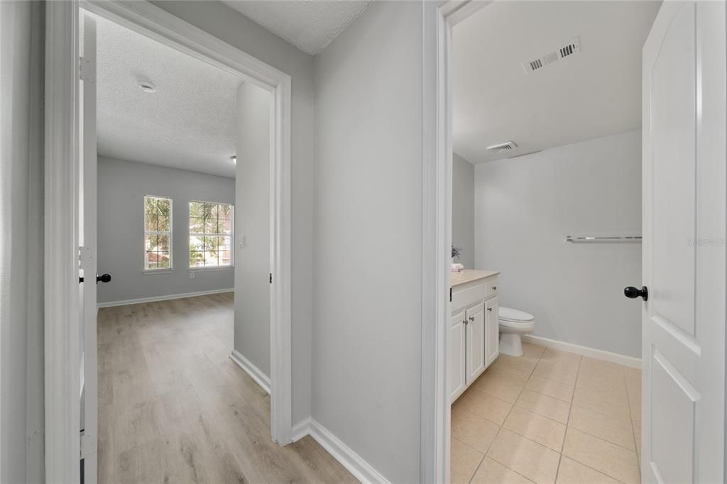 合同活跃: $248,000 (2 贝兹, 2 浴室, 1174 平方英尺)