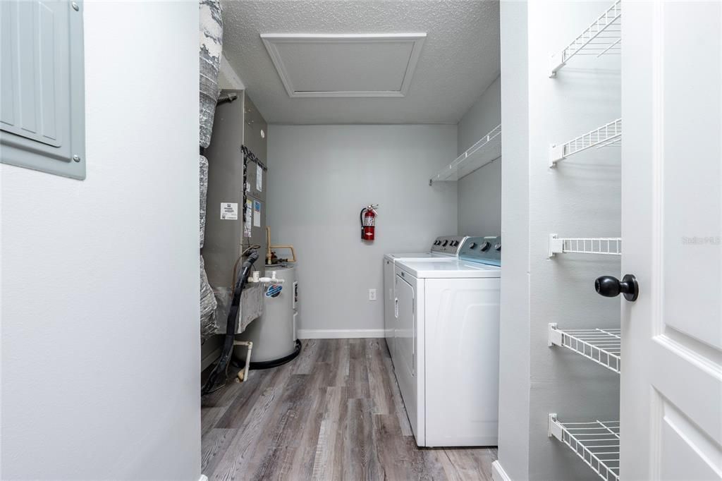 合同活跃: $248,000 (2 贝兹, 2 浴室, 1174 平方英尺)