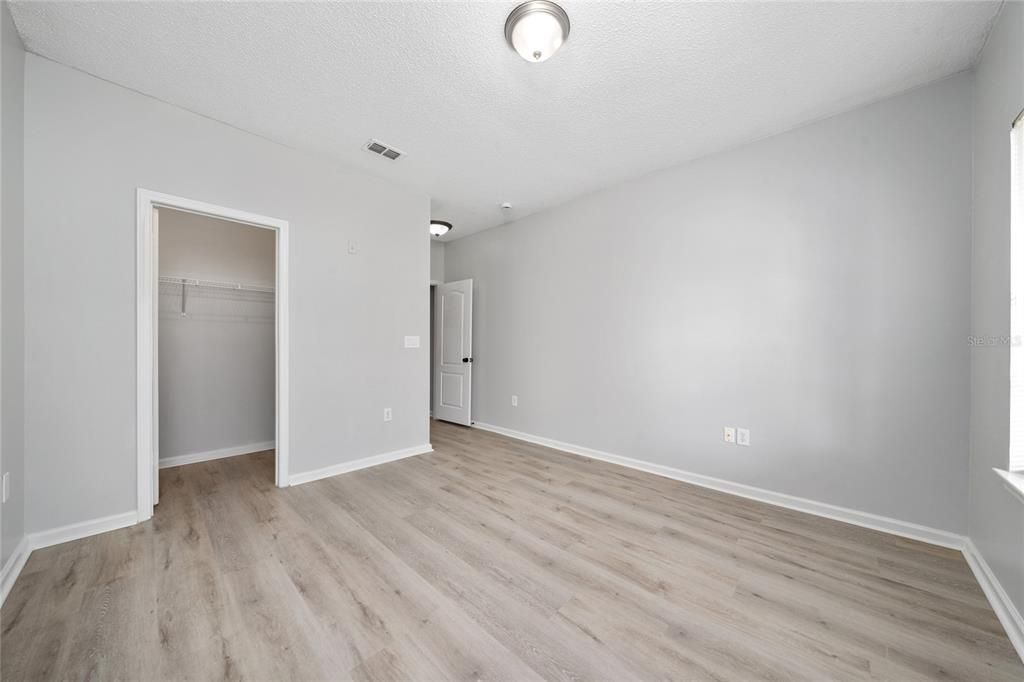 合同活跃: $248,000 (2 贝兹, 2 浴室, 1174 平方英尺)