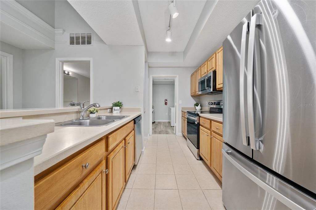 合同活跃: $248,000 (2 贝兹, 2 浴室, 1174 平方英尺)