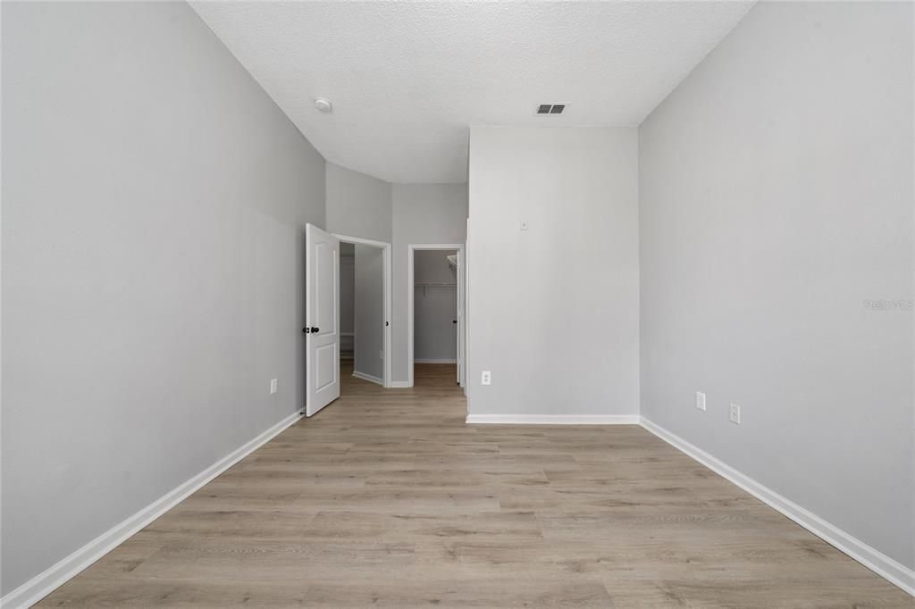 合同活跃: $248,000 (2 贝兹, 2 浴室, 1174 平方英尺)