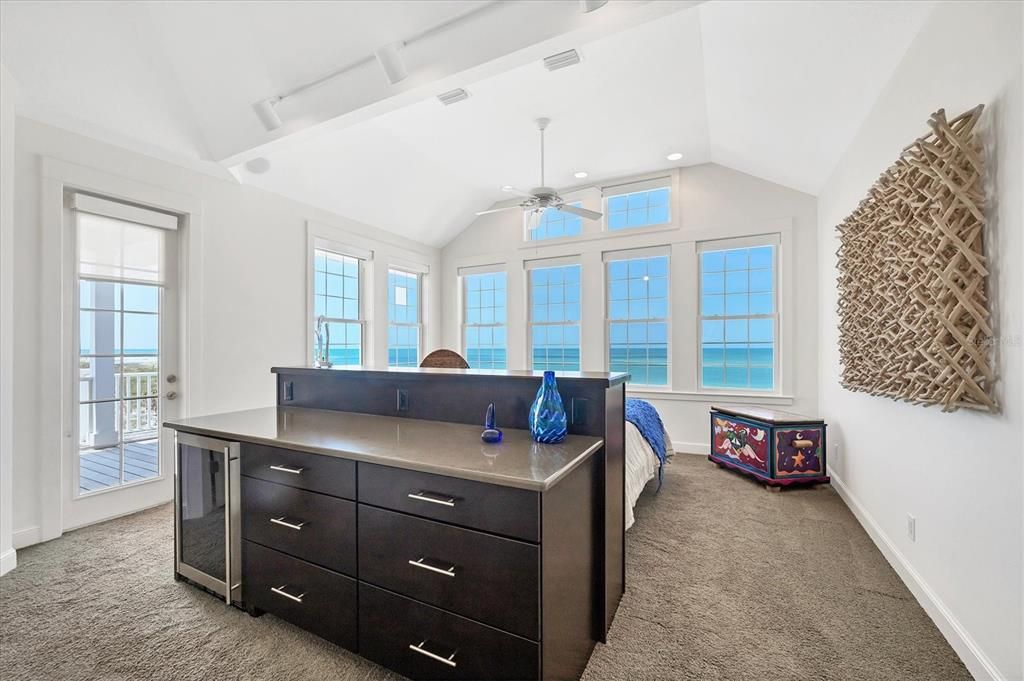 На продажу: $3,150,000 (3 спален, 3 ванн, 3204 Квадратных фут)