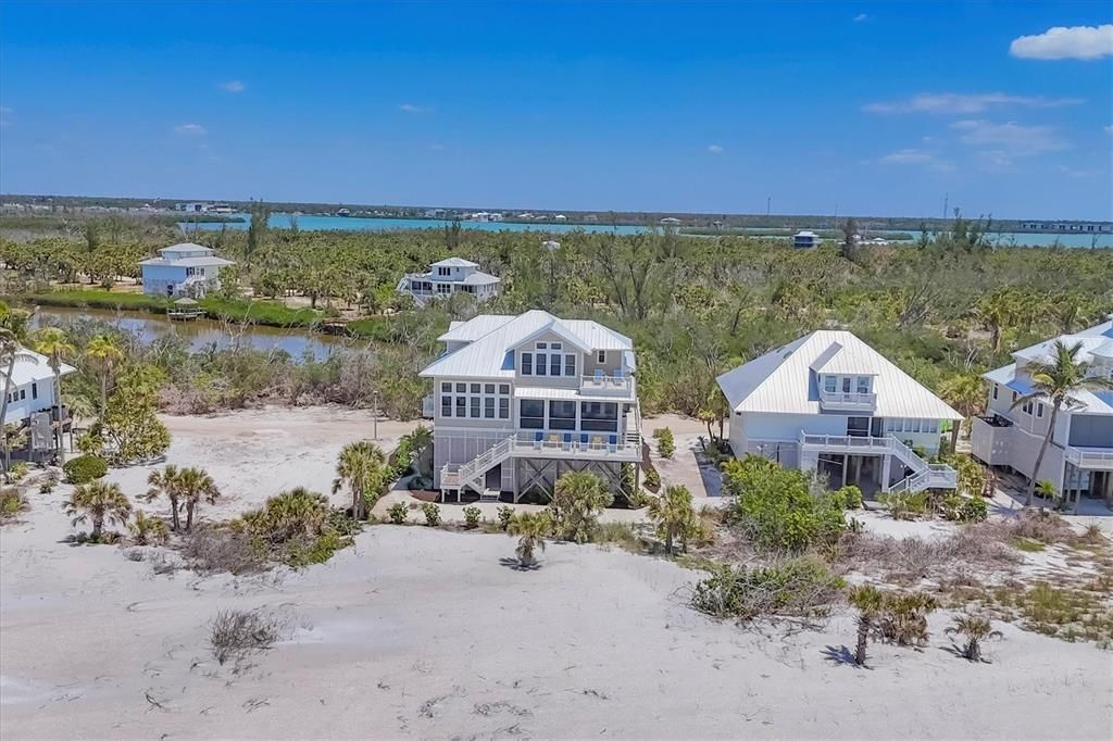 На продажу: $3,150,000 (3 спален, 3 ванн, 3204 Квадратных фут)