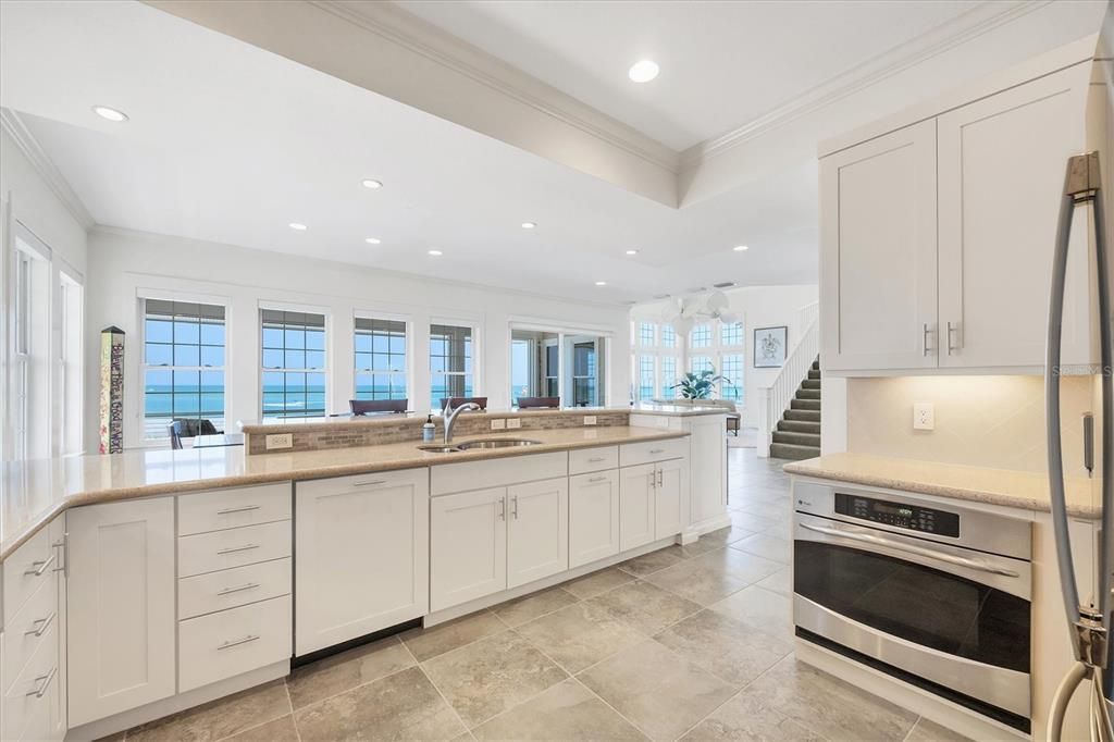 На продажу: $3,150,000 (3 спален, 3 ванн, 3204 Квадратных фут)