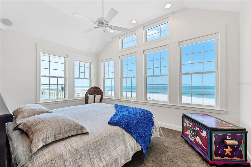 На продажу: $3,150,000 (3 спален, 3 ванн, 3204 Квадратных фут)