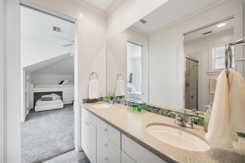 На продажу: $3,150,000 (3 спален, 3 ванн, 3204 Квадратных фут)