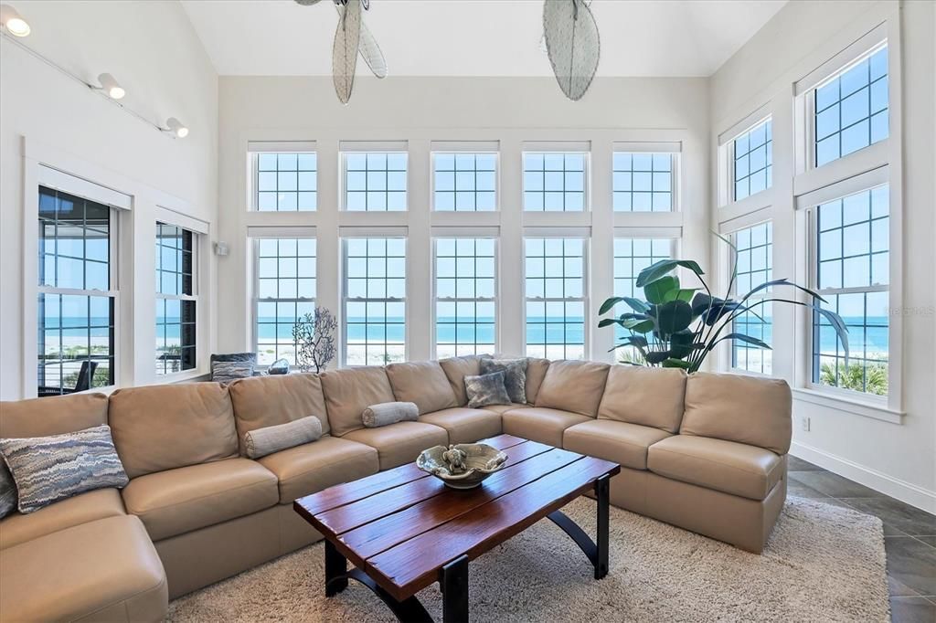 На продажу: $3,150,000 (3 спален, 3 ванн, 3204 Квадратных фут)