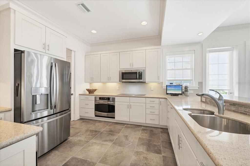 На продажу: $3,150,000 (3 спален, 3 ванн, 3204 Квадратных фут)