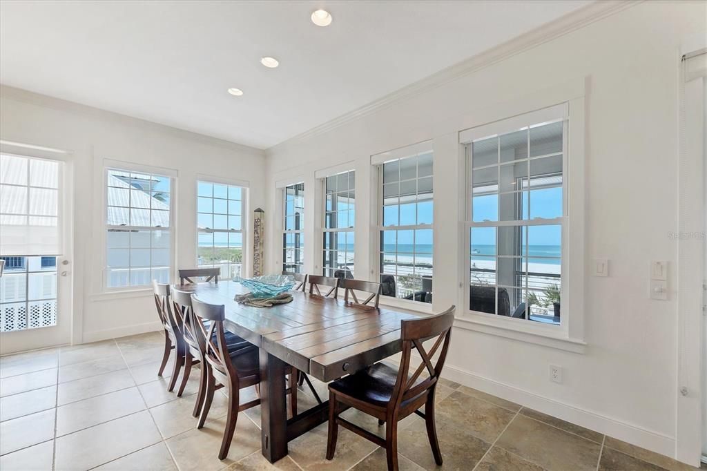 На продажу: $3,150,000 (3 спален, 3 ванн, 3204 Квадратных фут)