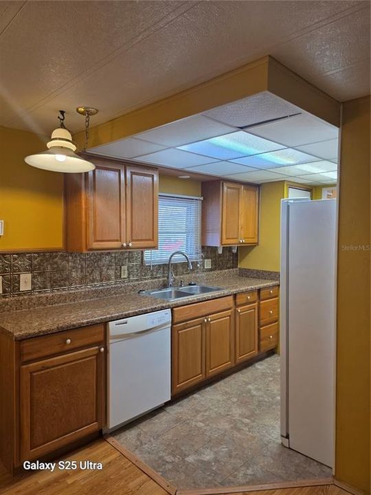 For Sale: $189,000 (3 beds, 2 baths, 1320 Square Feet)